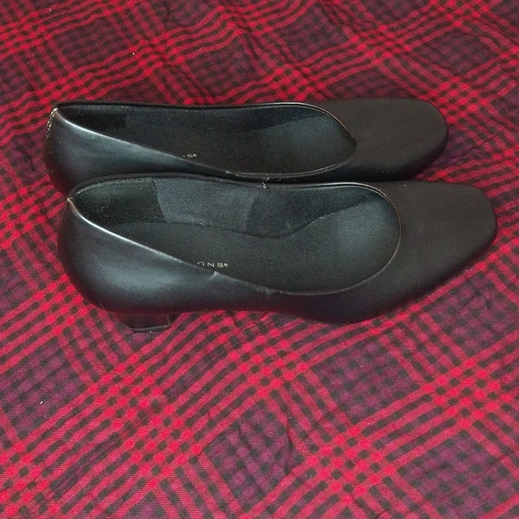 Size 5 heels - Picture 2 of 4